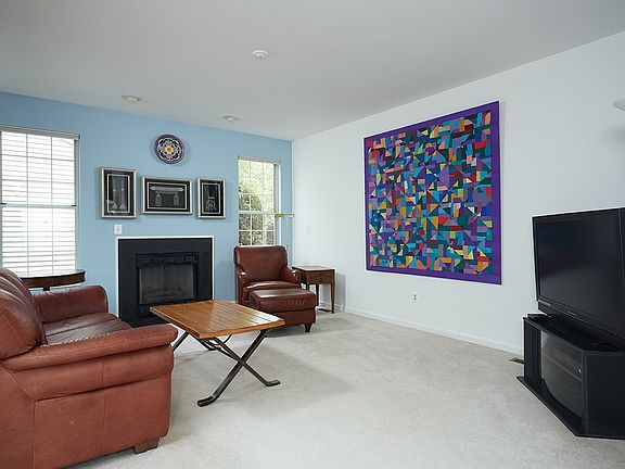 3rd image of 46576 Hollymead Pl