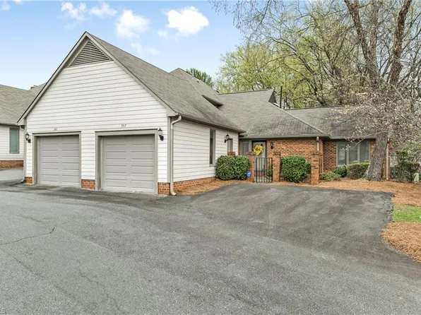 557 Sherwood Hills Dr, Winston Salem, NC 27104