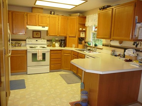 3rd image of 60 E Haven Ct N