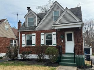 8916 Lackland Rd, Saint Louis, MO 63114