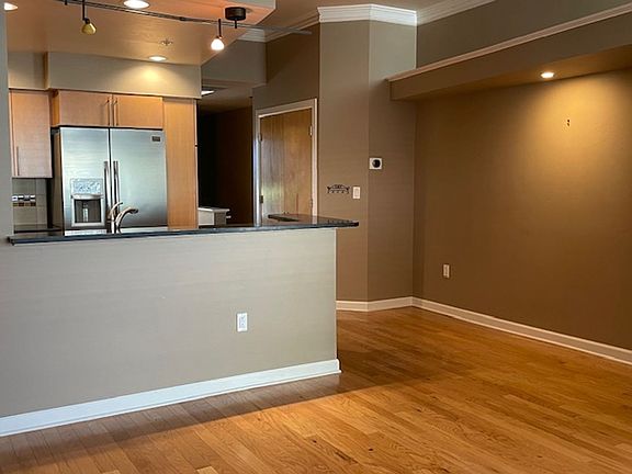 4th image of 110 Richmond Dr SE Unit 205