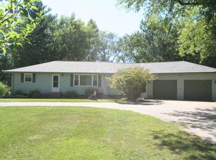 16571 Dee Mac Rd, Mackinaw, IL 61755