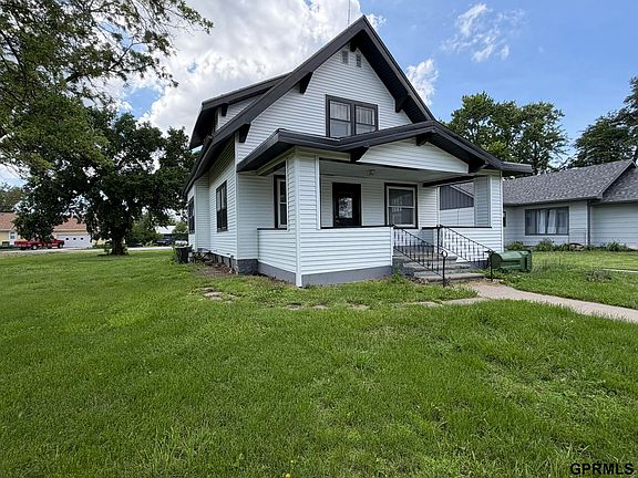 3rd image of 209 S Peach St