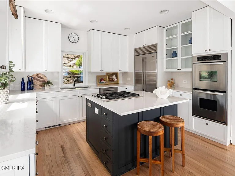 64 Ocean Dr E — Photo 10