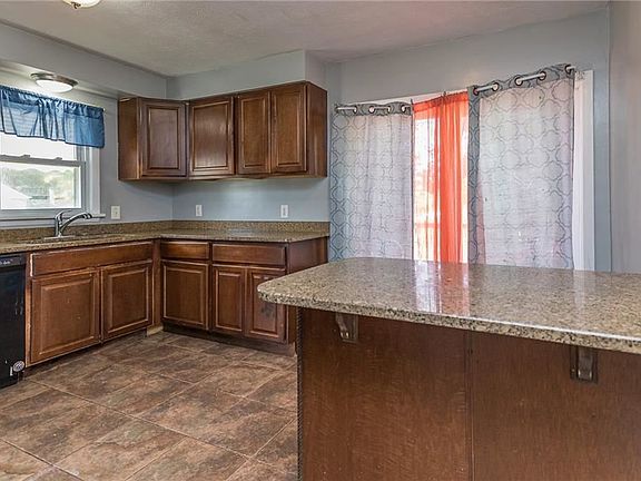 5th image of 534 E 253rd St