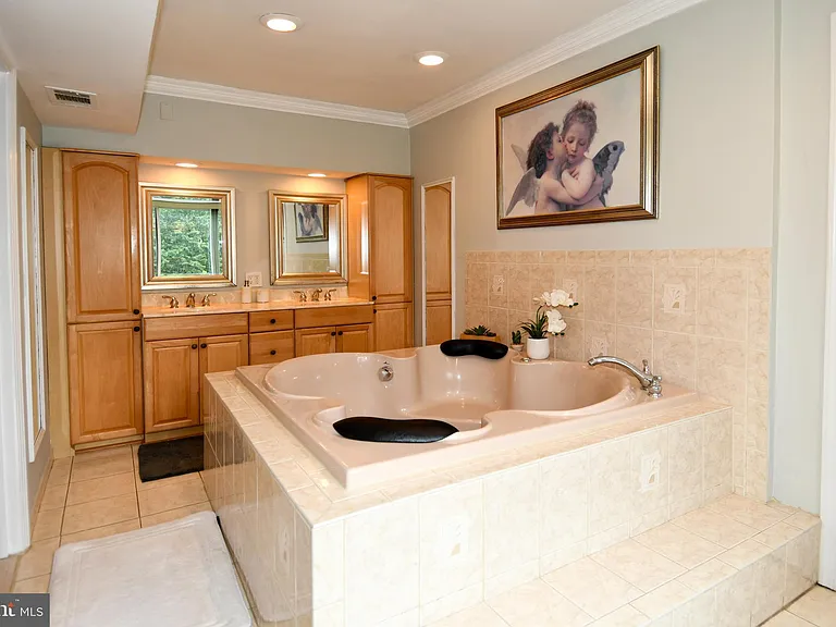 9401 Hickory View Pl — Photo 26