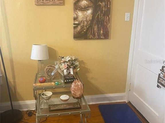 3rd image of 410 Broadway Ave APT 3