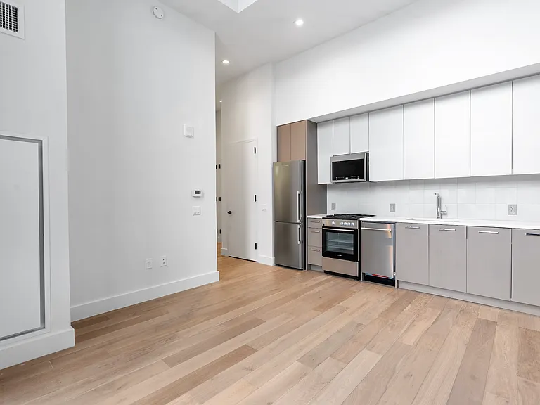 92-27 160th St #315 — Photo 5