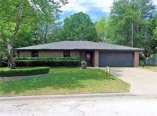 1404 Raborn Dr, Bowie, TX 76230