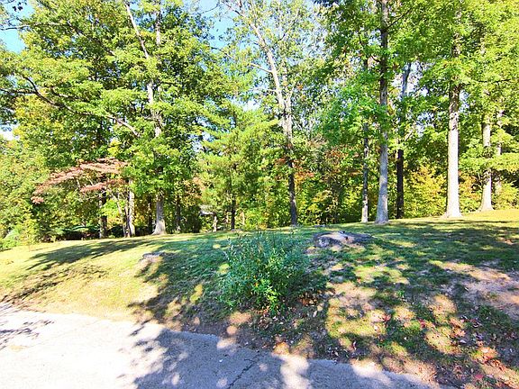 2nd image of 2732 Oakshire Cir