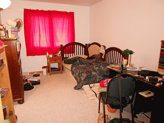 2 Large Secondary Bedrooms 10x15