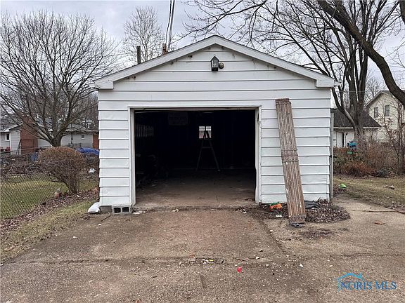 5th image of 1076 Revere Dr
