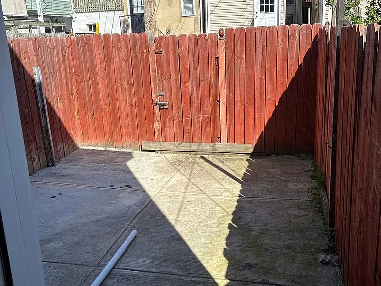 1403 Race St — Photo 9