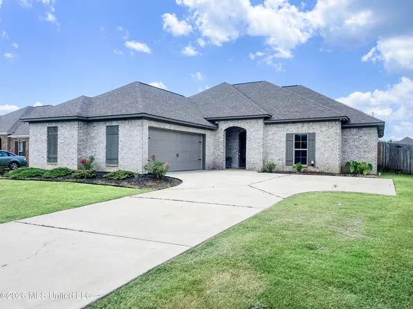 201 Chartleigh Cir, Canton, MS 39046