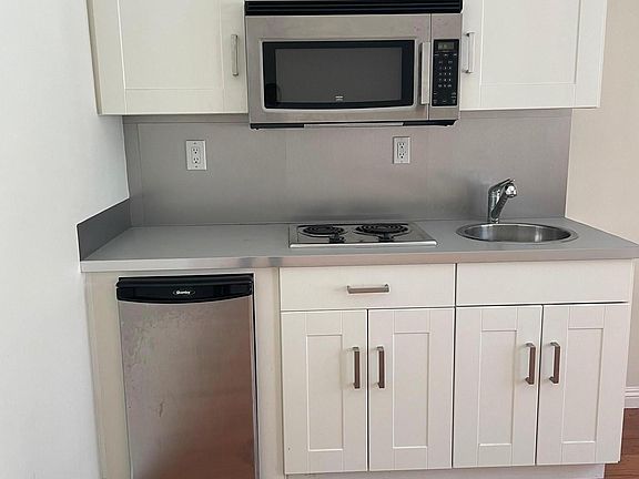 4th image of 1015 N Doheny Dr #16