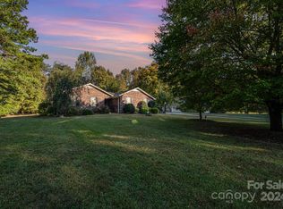9404 Pinenoll Ln, Charlotte, NC 28215