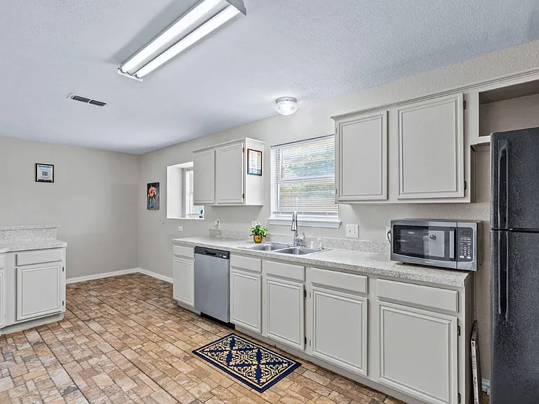 8128 Heritage Place Dr — Photo 19