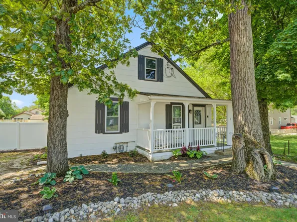 6 E 3rd Ave, Pine Hill, NJ 08021
