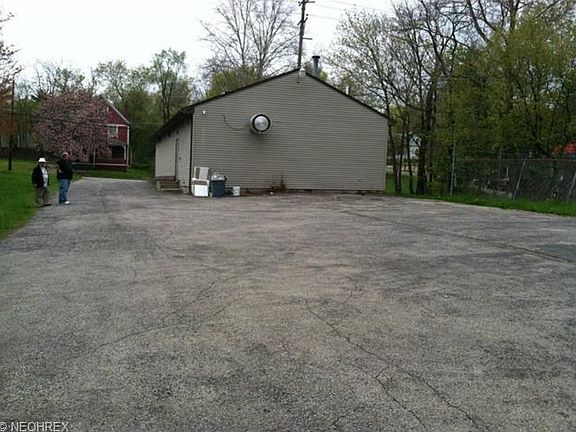 4th image of 1375 Logan Ave
