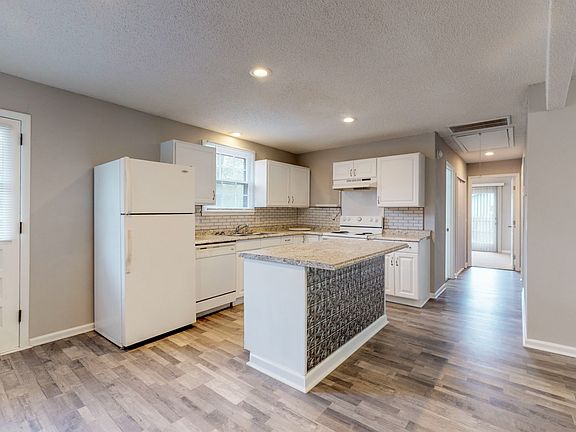 4th image of 110 Ed Miller Dr