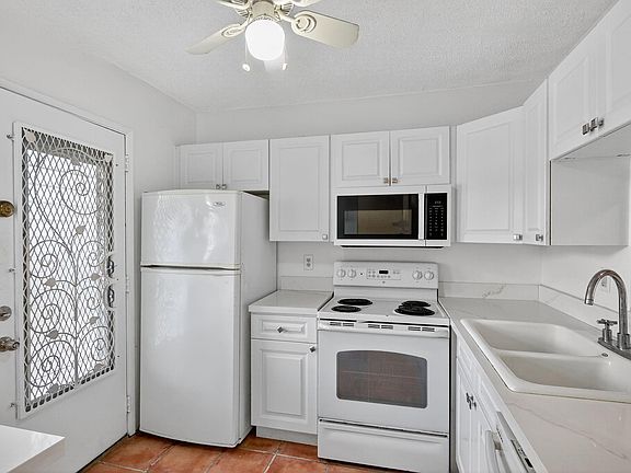5th image of 420 NE 12th Avenue #106