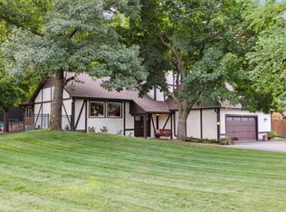 8011 Tierneys Woods Rd, Bloomington, MN 55438