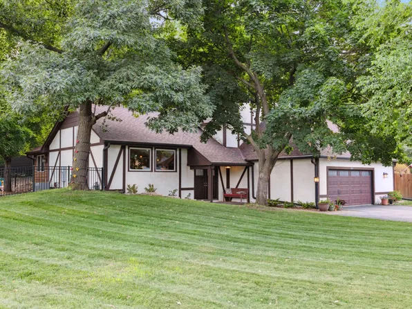 8011 Tierneys Woods Rd, Bloomington, MN 55438