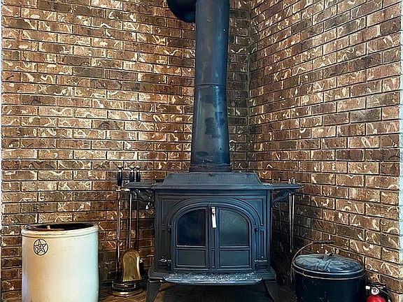 5th image of 803 W Water St
