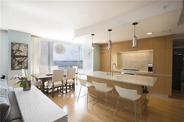Sold by R New York | media 8