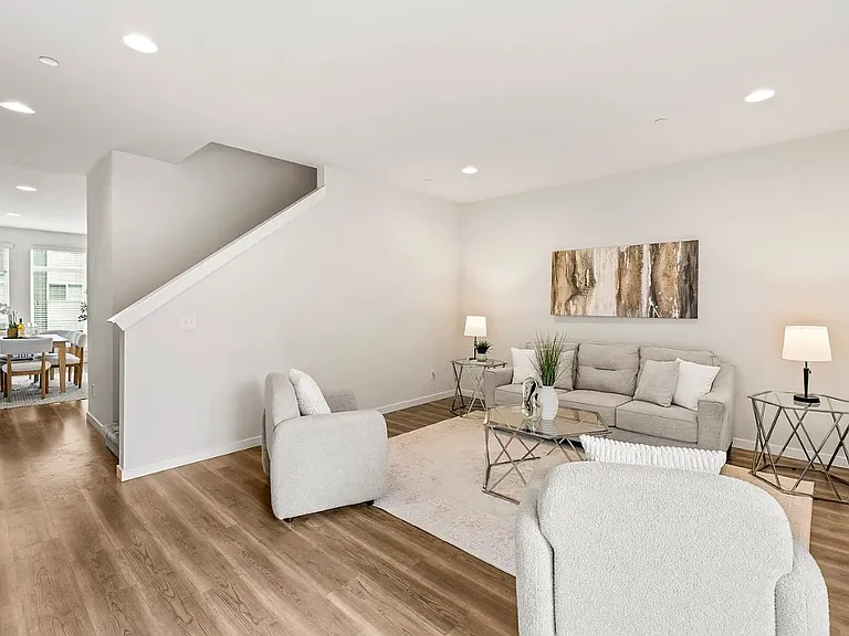 16201 Meadow Rd #E2 — Photo 5