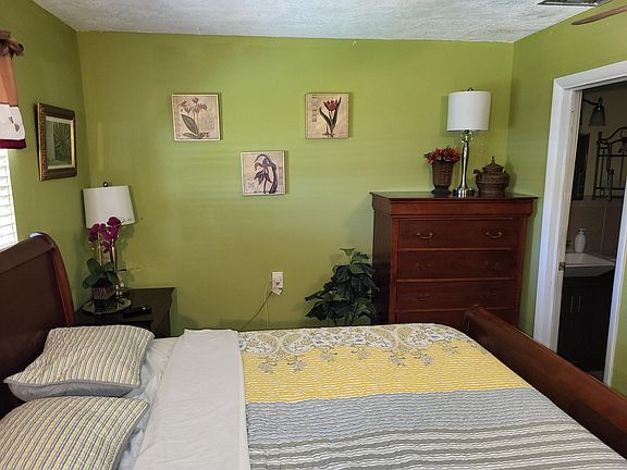 3rd image of 250 Kathy Ln Floor 1