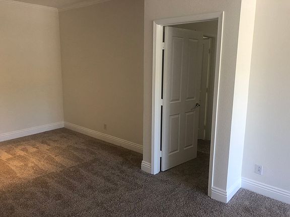 3rd image of 22681 Oakgrove Unit 125