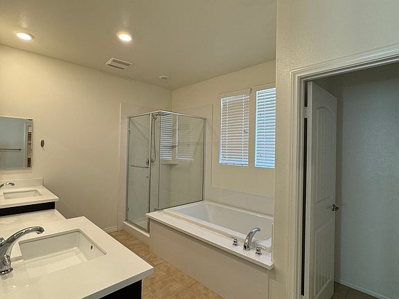 4th image of 3226 E Denali Dr