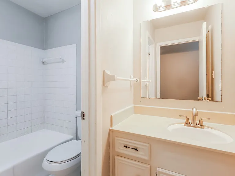 200 Montrose Cir — Photo 15