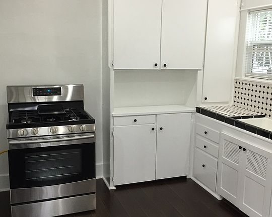 5th image of 7414 Fountain Ave