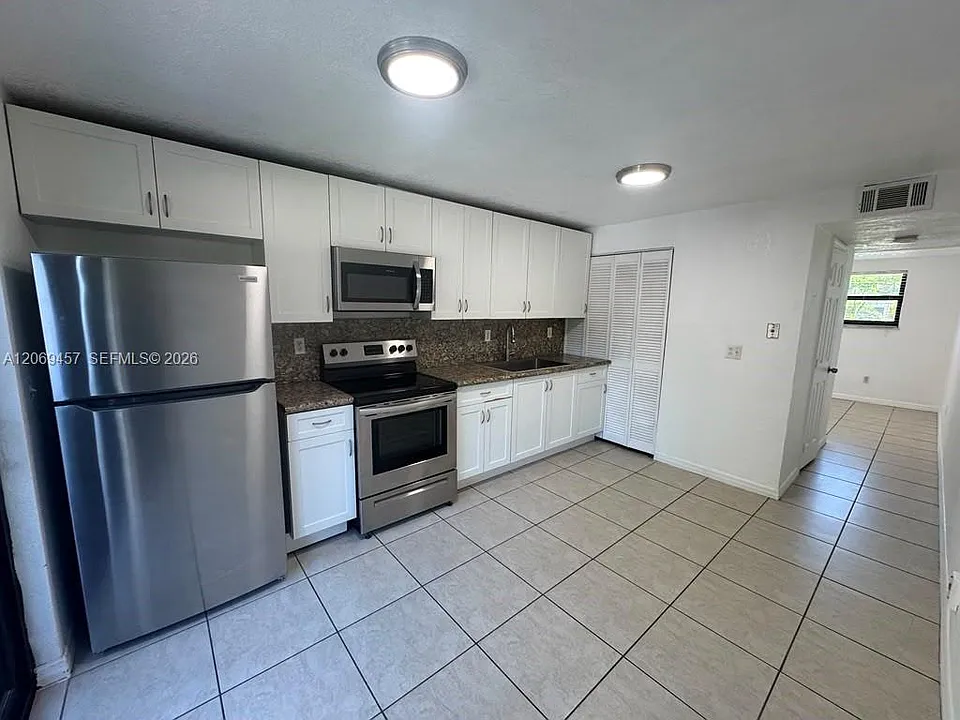 3011 SW 1st Ave #10