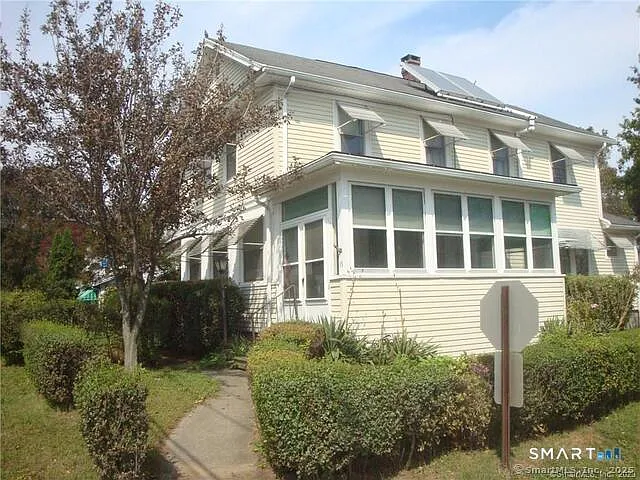 4 bed, 1.5 bath, 1716 sqft, $2,300 — Photo 3