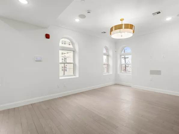 133 Clifton Place image 4 of 20