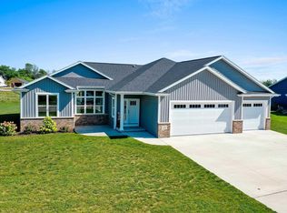 124 Fox Trl, Hilbert, WI 54129