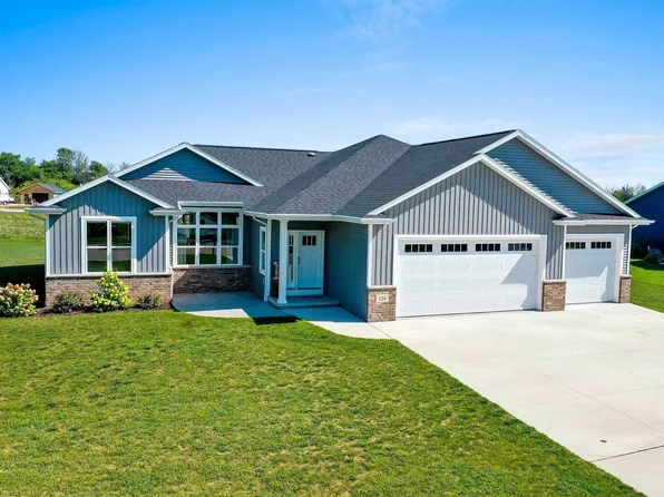 124 Fox Trl, Hilbert, WI 54129