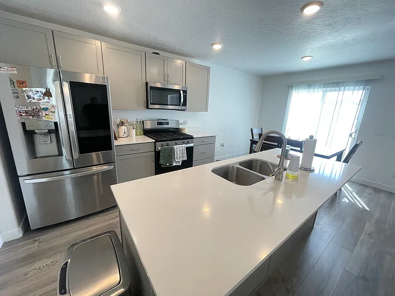 639 W Parker Pl — Photo 3