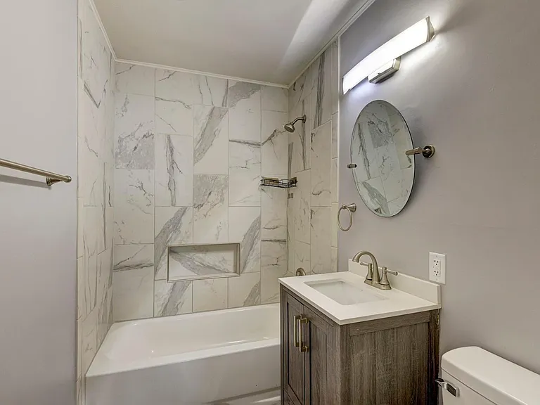 2206 Crawford St — Photo 15
