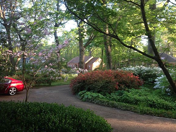 Circular driveway