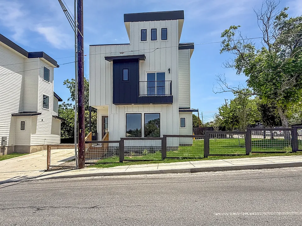 122 S Walters St