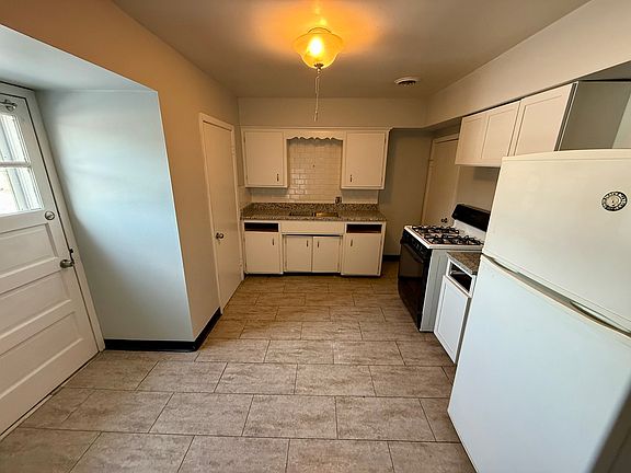 4th image of 1428 Madison St NE #1428