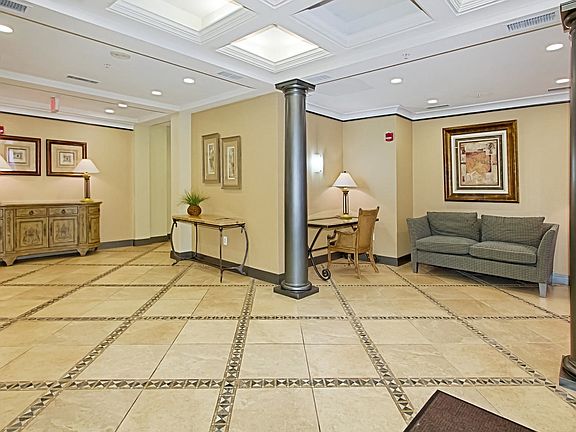 4th image of 1205 Garfield St #307