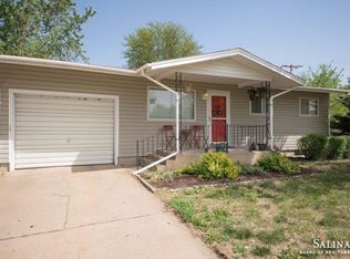 420 E Parkway Ave, Salina, KS 67401