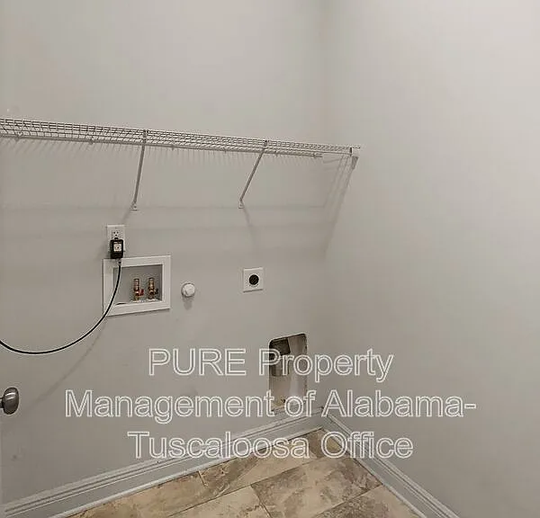 5035 Easton Dr — Photo 7