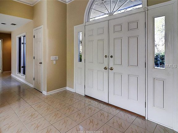 4th image of 32 Oyster Bay Pl