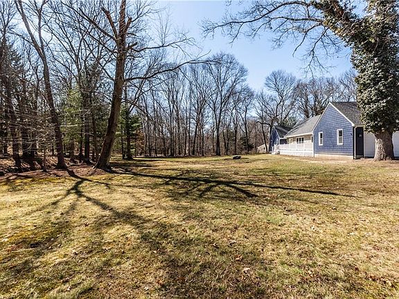 5th image of 10 Mountain Laurel Way